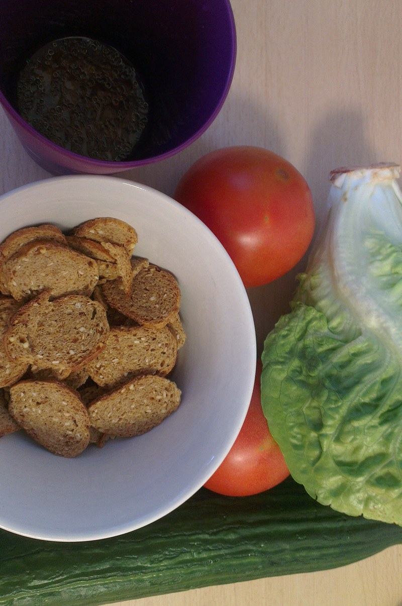 Ein Salat mit Brotchips — Kilopurzel